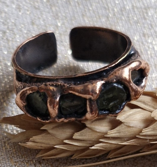 Rings / Adjustable Copper Peridot Larnil Range Adjustable / Circumference (cm) = 6 cm ( 60 mm ) Range Adjustable / Circumference (cm) = 6 cm ( 60 mm )-